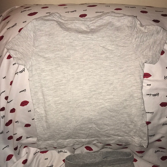 Girls 2T gray bundle shirt & shorts 🦄  & glitter - Picture 4 of 7